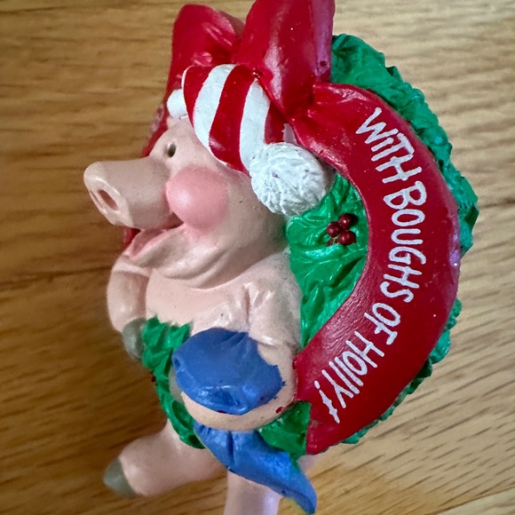 Hallmark 1992 Deck the Hogs with Boughs of Holly Ornament - Picture 4 of 16